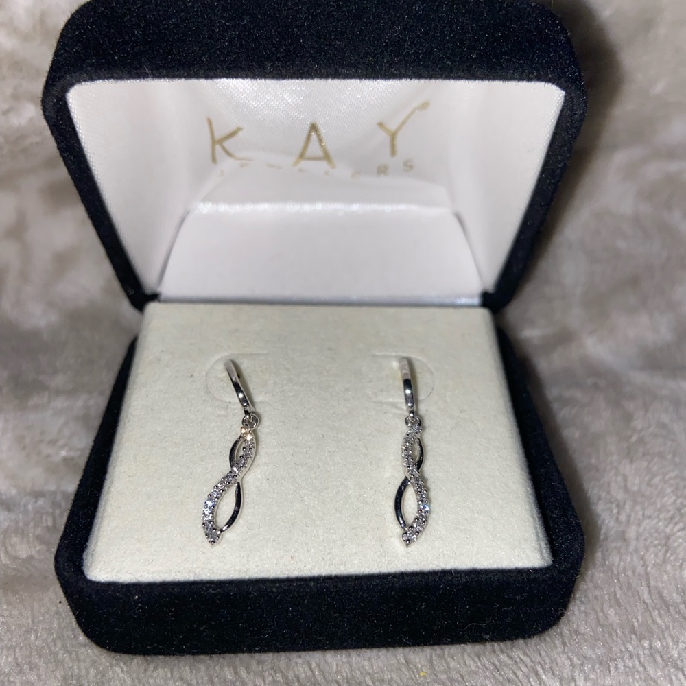Kay Jewelers dangle earrings